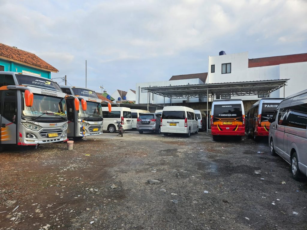 sewa elf murah, rental elf pariwisata, sewa elf jakarta, harga sewa elf, elf untuk liburan keluarga