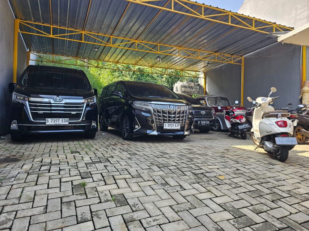 sewa hiace terdekat, rental hiace murah, hiace commuter premium, jasa sewa mobil rombongan, rental hiace bandara