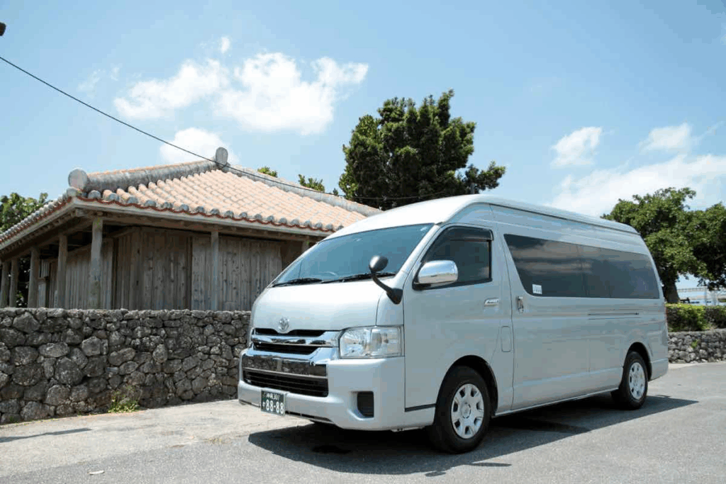 Toyota Hiace, sewa Hiace Jakarta, Hiace Luxury, mobil travel nyaman, rental Hiace terpercaya