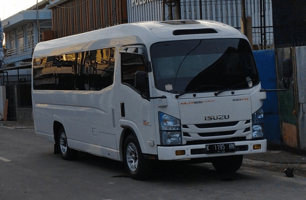 sewa hiace jakarta, harga sewa elf murah, hiace luxury jakarta, rental mobil event, elf 20 seat jakarta