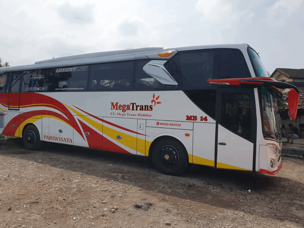 Megatrans Holiday, paket wisata murah, sewa bus pariwisata, liburan keluarga, transportasi wisata terpercaya