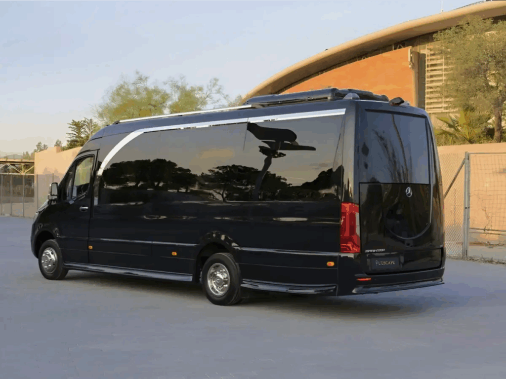 Mercedes Luxury Van Rental, sewa van mewah, transportasi bisnis eksklusif, van keluarga premium, rental van VIP