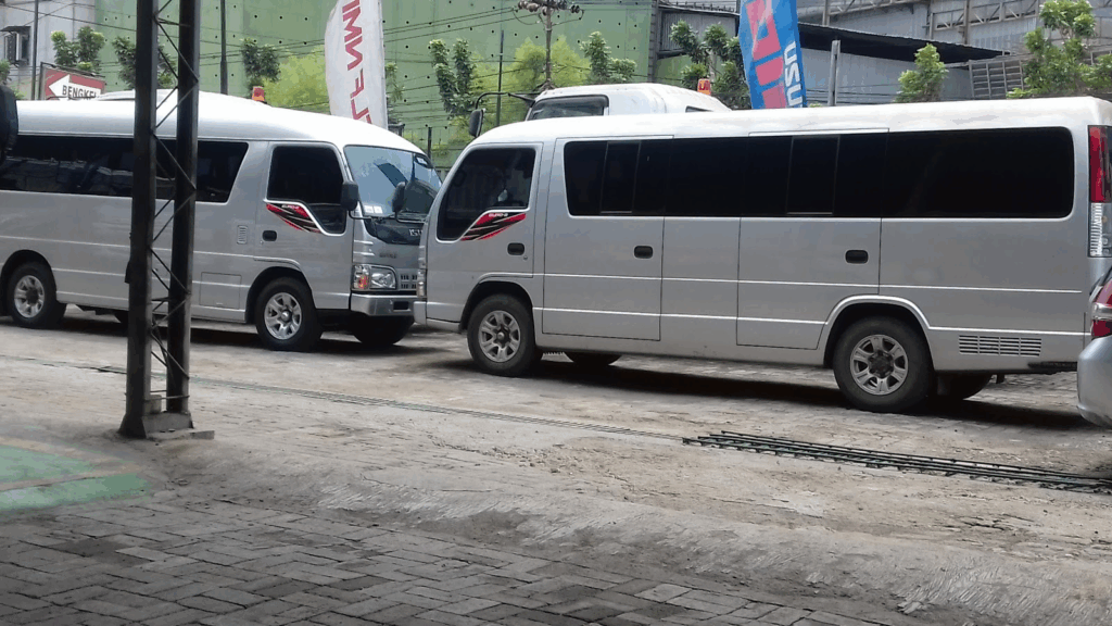 Sewa Mobil Elf di Cikarang, Rental Elf Murah Cikarang, Jasa Elf untuk Wisata Cikarang, Sewa Elf Rombongan Cikarang, Elf Terpercaya di Cikarang