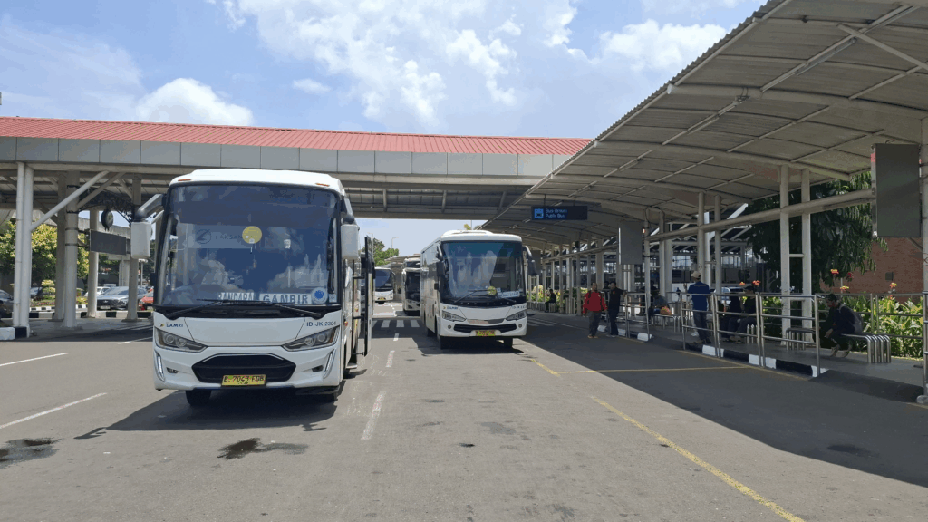 Sewa Bus Serang Banten, Bus Pariwisata Serang, Rental Bus Banten, Harga Sewa Bus Serang, Jasa Transportasi Serang
