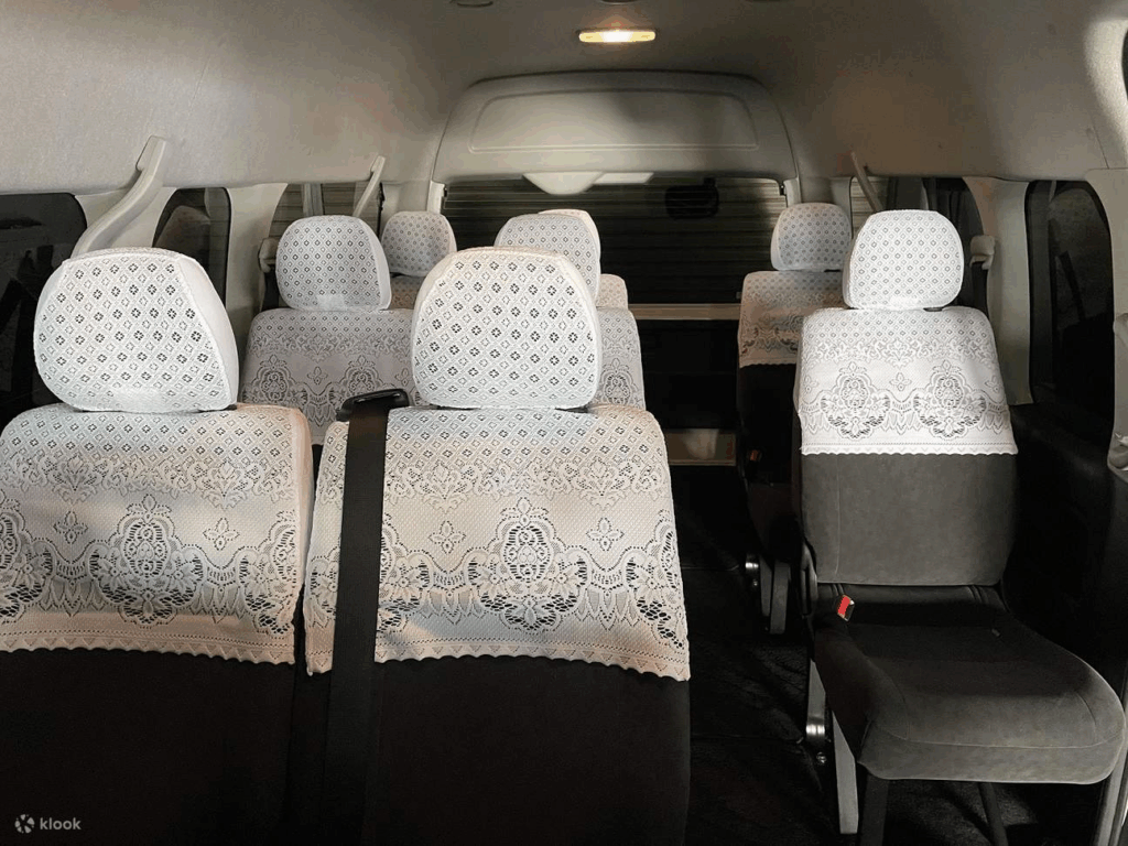 Bagian Dalam Toyota Hiace, Interior Kabin Toyota Hiace, Ruang Dalam Mobil Toyota Hiace, Fitur Hiburan Toyota Hiace, Desain Interior Toyota Hiace