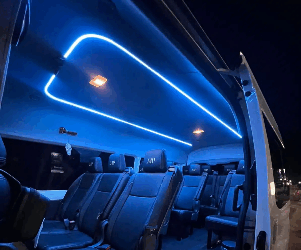 Bagian Dalam Toyota Hiace, Interior Kabin Toyota Hiace, Ruang Dalam Mobil Toyota Hiace, Fitur Hiburan Toyota Hiace, Desain Interior Toyota Hiace