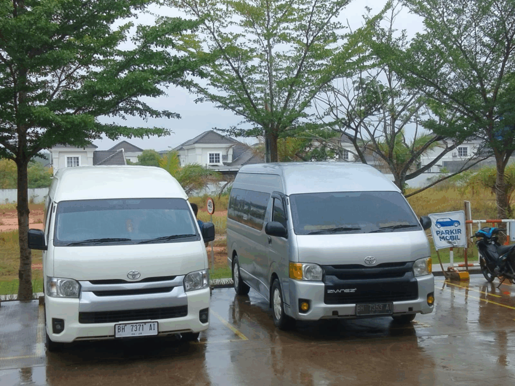 Rental Mobil Hiace Jakarta, Sewa Hiace Jakarta, Hiace Commuter dan Premio, Transportasi Rombongan Jakarta, Jasa Rental Mobil Terpercaya