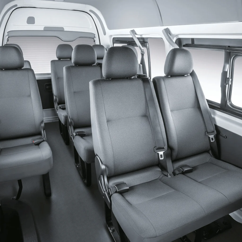 hiace premio berapa seat, kapasitas kursi hiace premio, hiace premio untuk travel, hiace premio shuttle karyawan, hiace premio vip