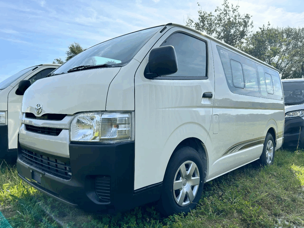 Hiace Minibus, Sewa Hiace Minibus, Keunggulan Hiace Minibus, Hiace Minibus Nyaman, Hiace Minibus Liburan