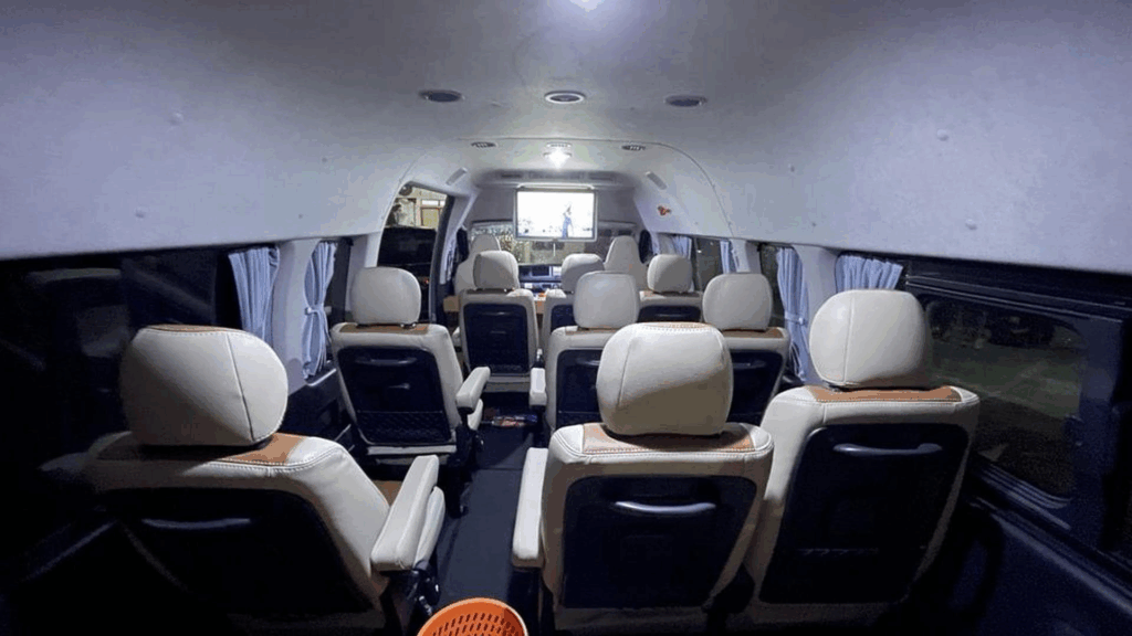 Seat Hiace Commuter, Toyota Hiace Commuter, Kursi Hiace Nyaman, Hiace untuk Travel, Sewa Hiace Rombongan