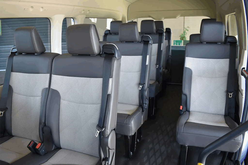 Seat Hiace Commuter, Toyota Hiace Commuter, Kursi Hiace Nyaman, Hiace untuk Travel, Sewa Hiace Rombongan
