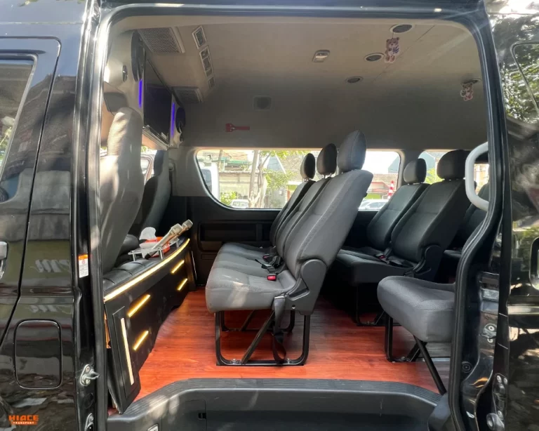 Kapasitas Hiace Commuter, Sewa Hiace Commuter, Hiace untuk Perjalanan Jauh, Mobil Travel Nyaman, Hiace Kapasitas 15 Penumpang