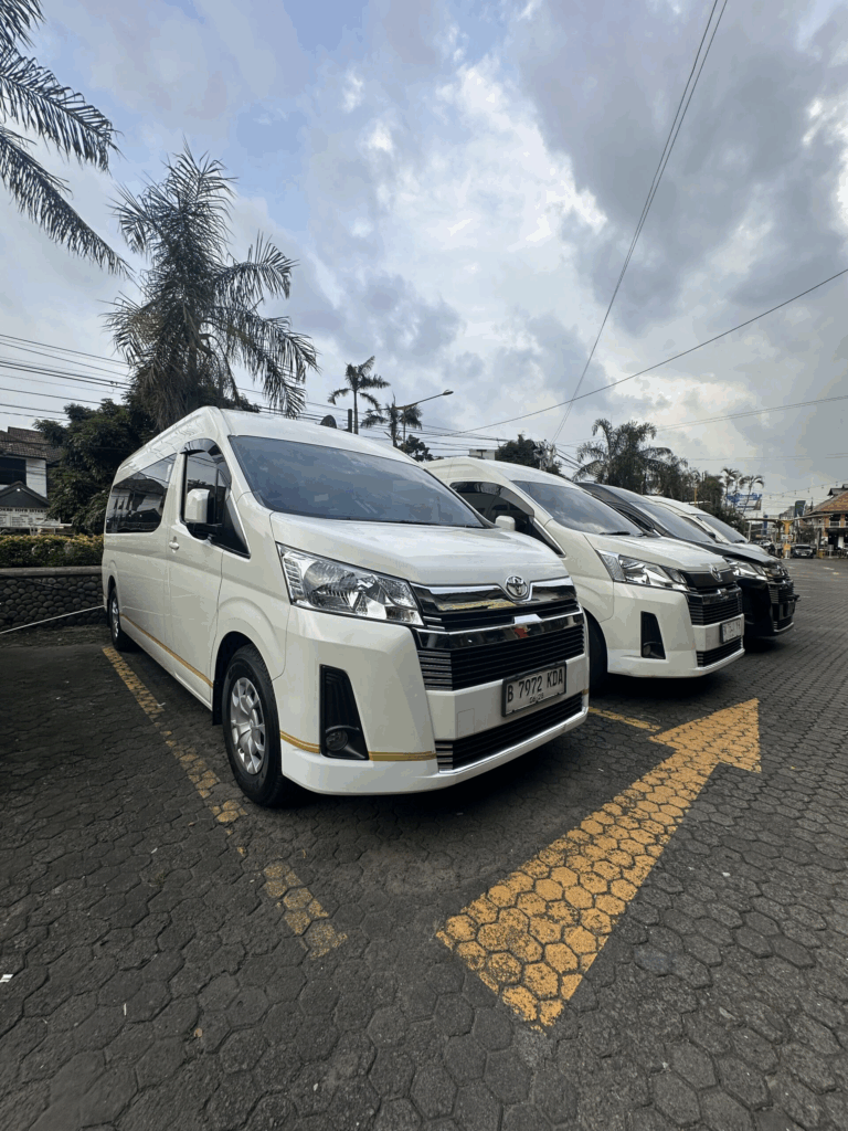 hiace premio berapa seat, kapasitas kursi hiace premio, hiace premio untuk travel, hiace premio shuttle karyawan, hiace premio vip