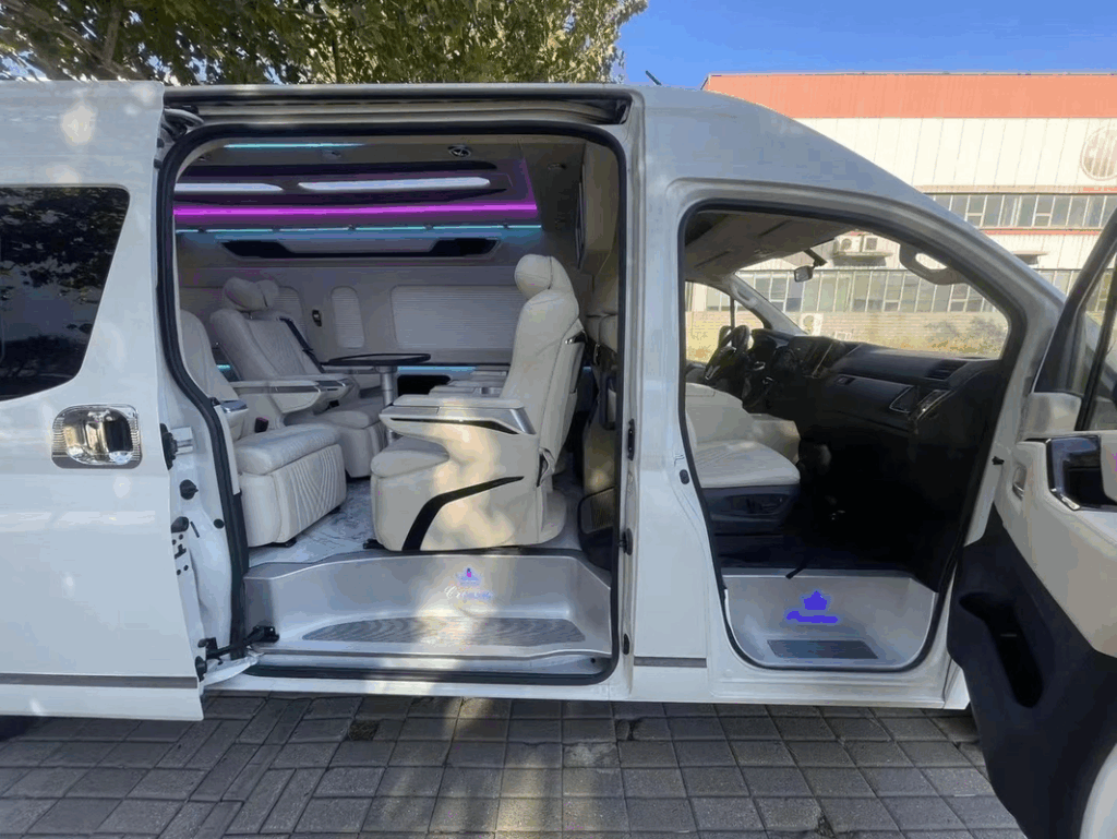 Toyota Hiace Interior Mewah, Hiace Premium, Sewa Mobil Hiace Mewah, Interior Hiace untuk Bisnis, Hiace Keluarga Nyaman